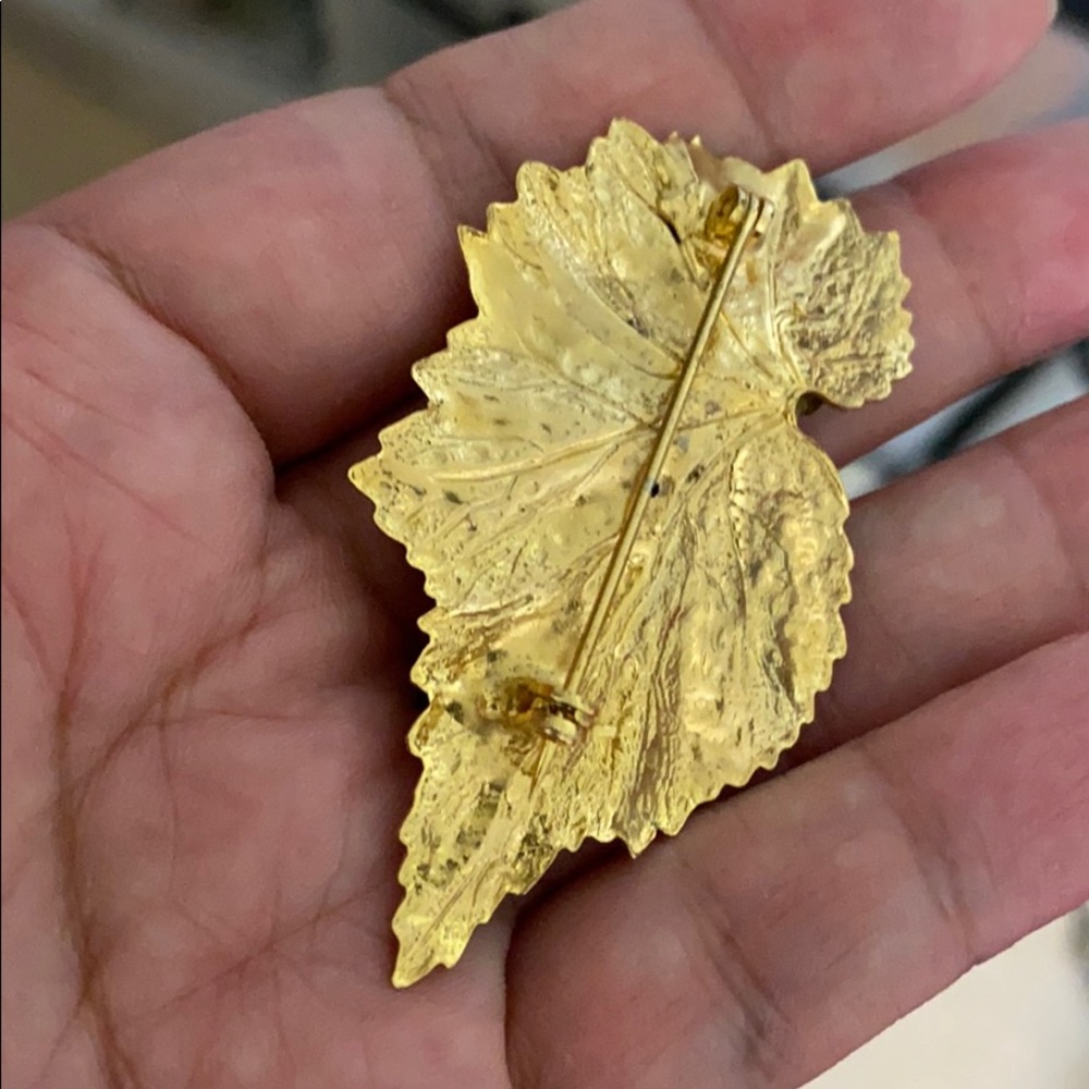 24k Gold Dipped Leaf Peridot Brooch - image 7